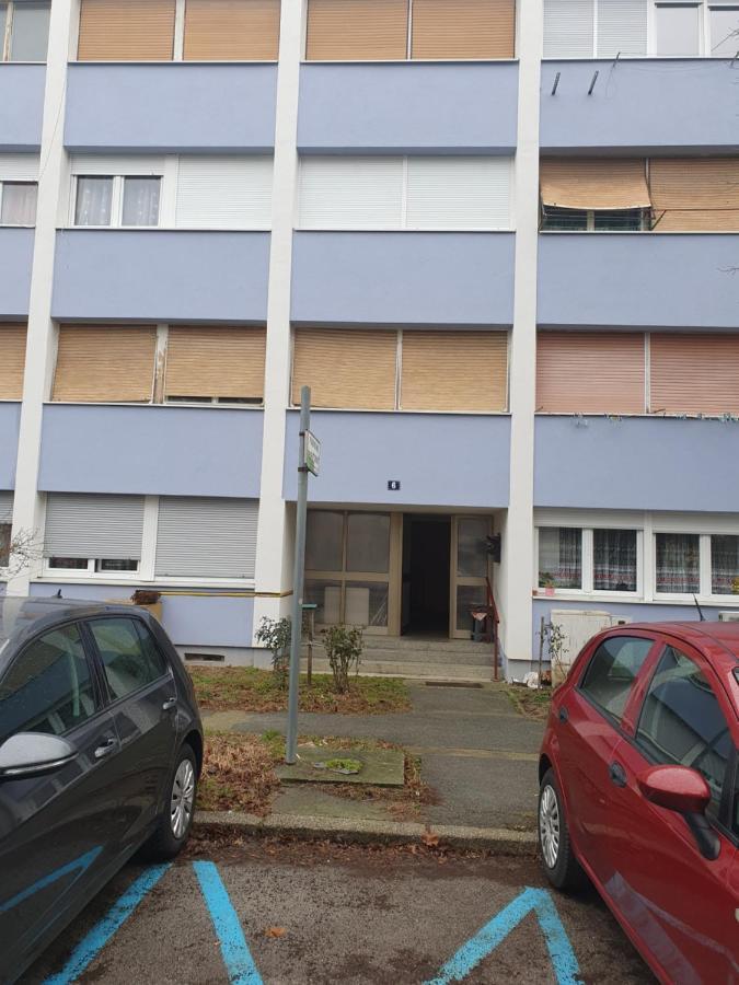Studio apartman Tamai Kutina Esterno foto