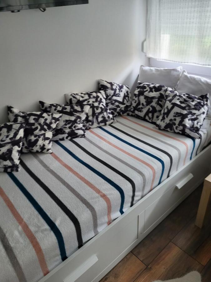 Studio apartman Tamai Kutina Esterno foto