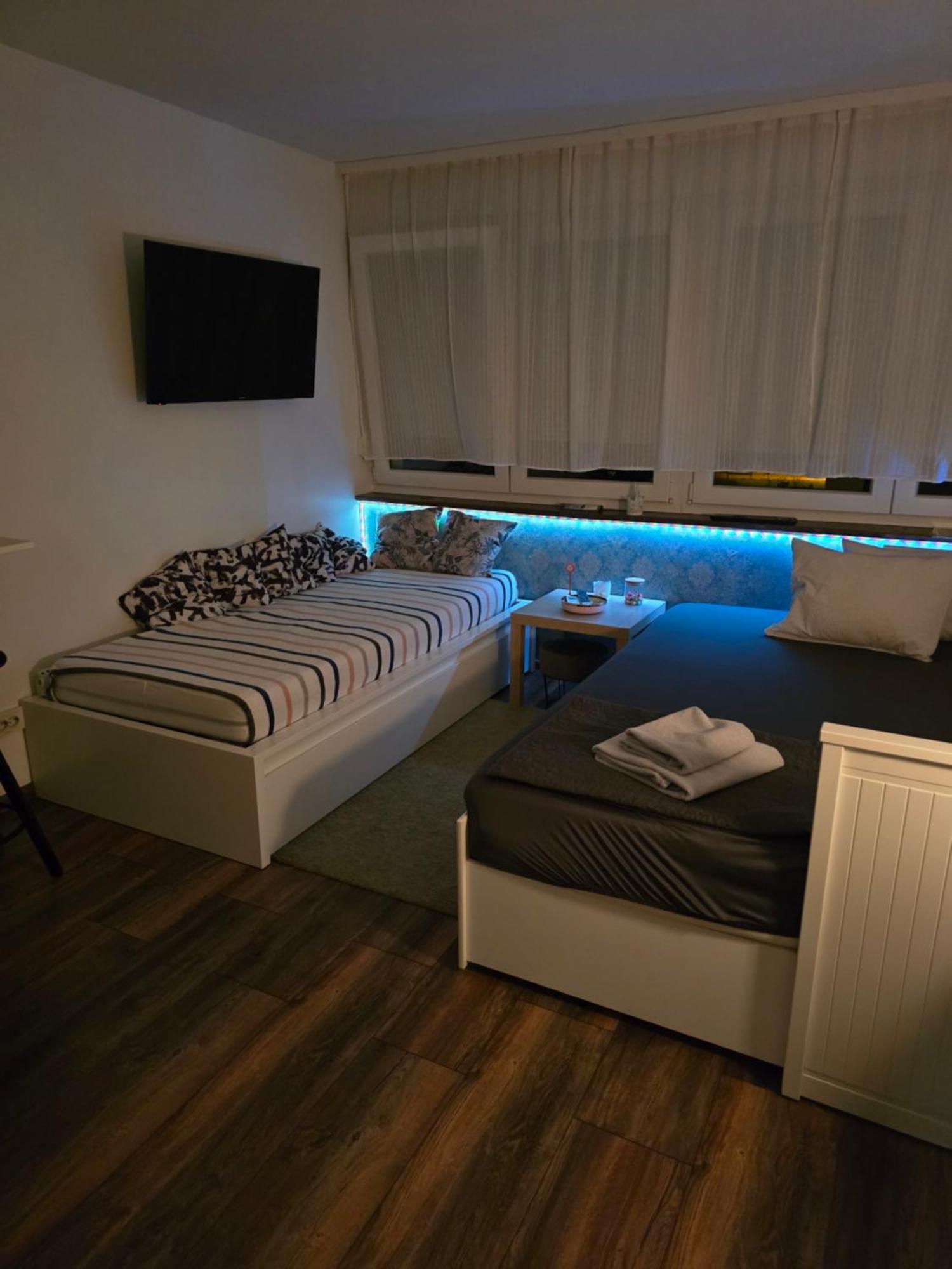 Studio apartman Tamai Kutina Esterno foto